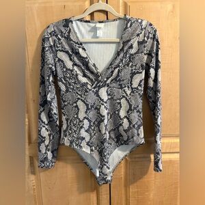 H&M Snakeskin V-Neck Bodysuit Sz M